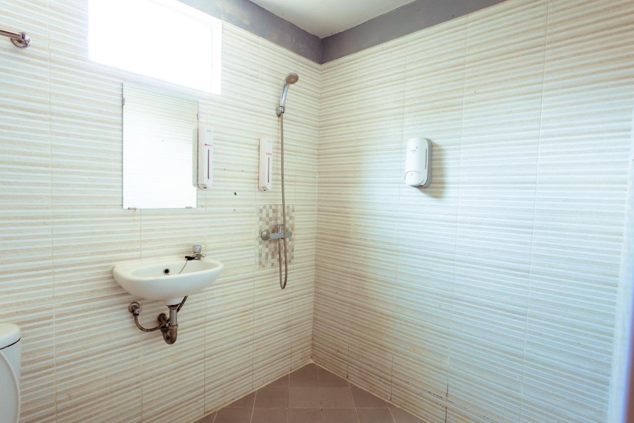 Hotel Pratisarawirya By Ecommerceloka 2*